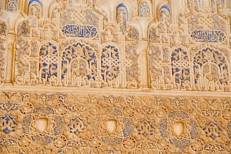 Beautifull wall decoration in Alhambra palace free photo