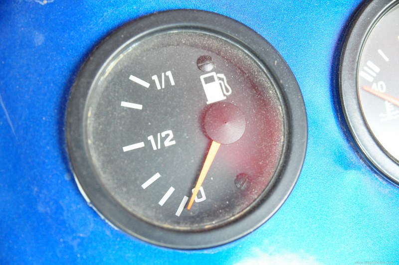 Empty fuel tank indicator free photo