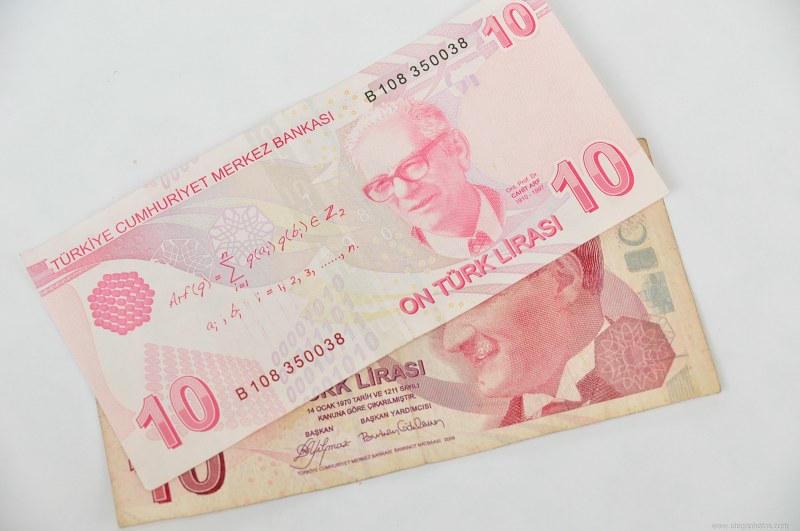Ten turkish lira banknotes free photo