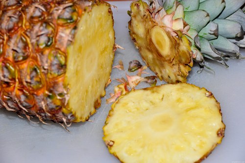 Freshly cut pineapple free photo