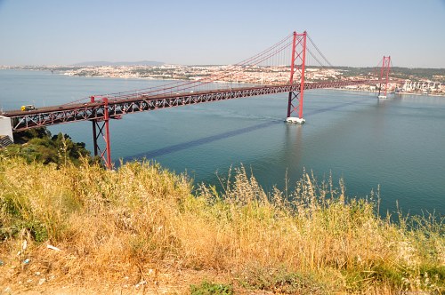 Large suspension bridge free photo