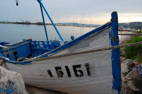 White and blue fisherman boat free photo